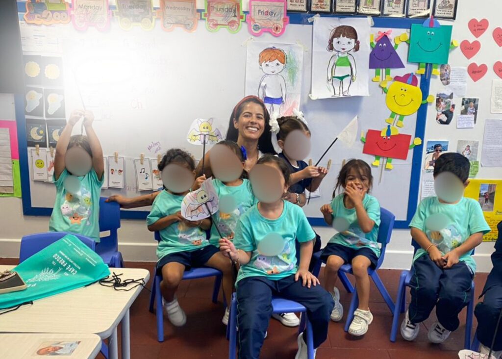 Class mom in Colombia — salon mom guide for Medellín families